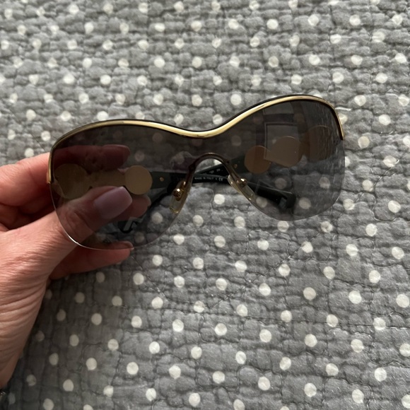 Versace womens sunglasses previously worn, gently used  see details below - Picture 4 of 8